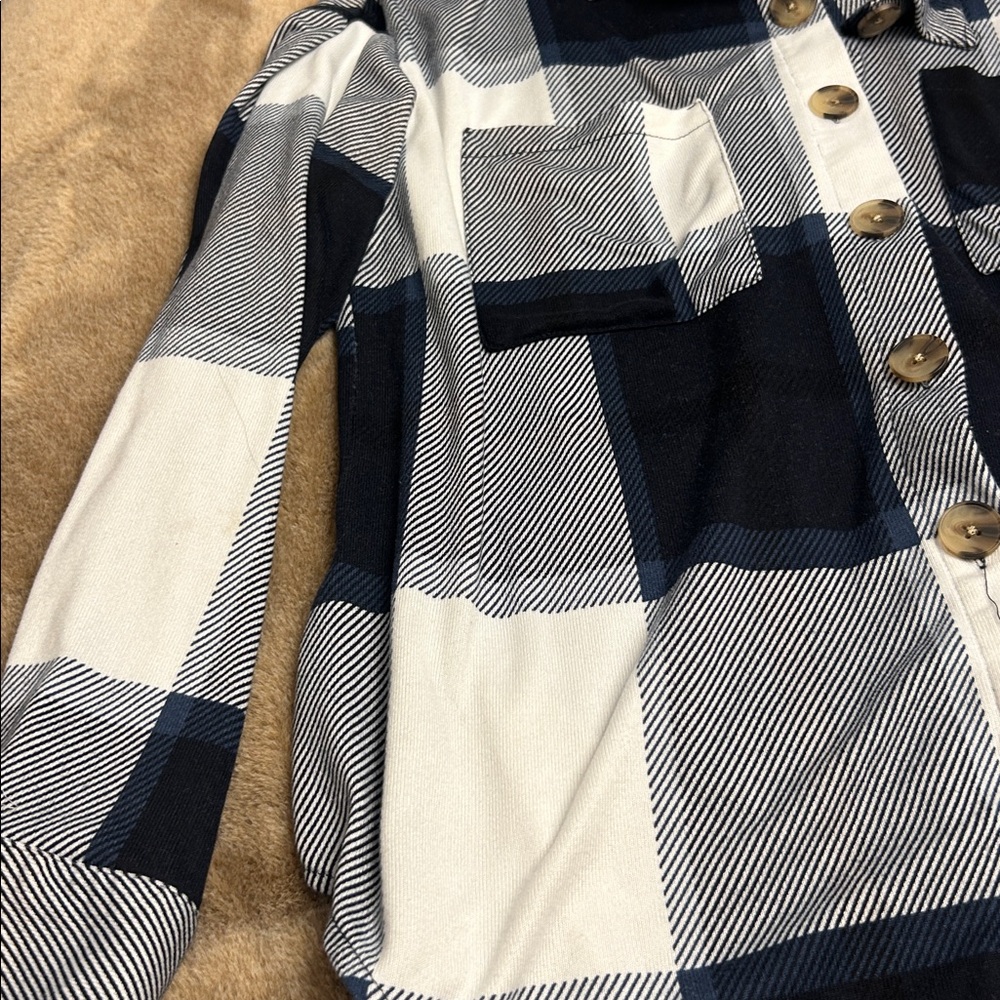 Flannel Top 💥 - Picture 2 of 8